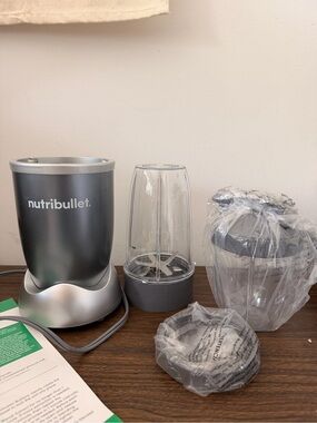 NIB Nutribullet Blender with Extra Cup WORKS Comes w Box READ